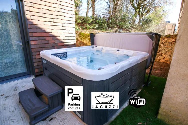 Bella, Jacuzzi Partage & Parking Avec Borne De Recharge Voiture Electrique Apartment Sarlat-la-Caneda Bagian luar foto